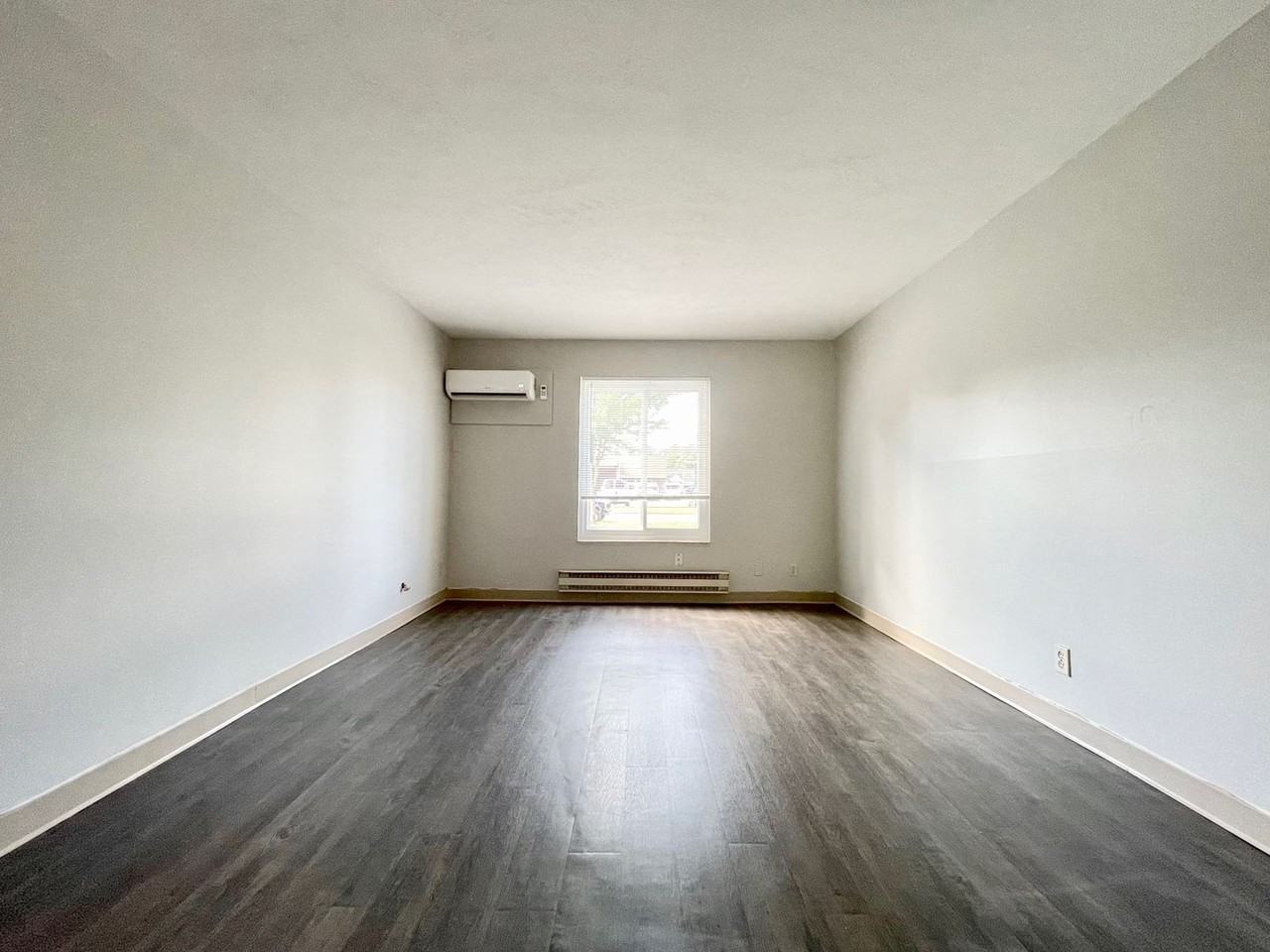 Thorn 203 W - Photo 2 of 13