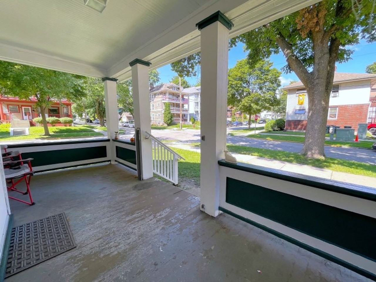 1617 Chadbourne Ave - Photo 4 of 50