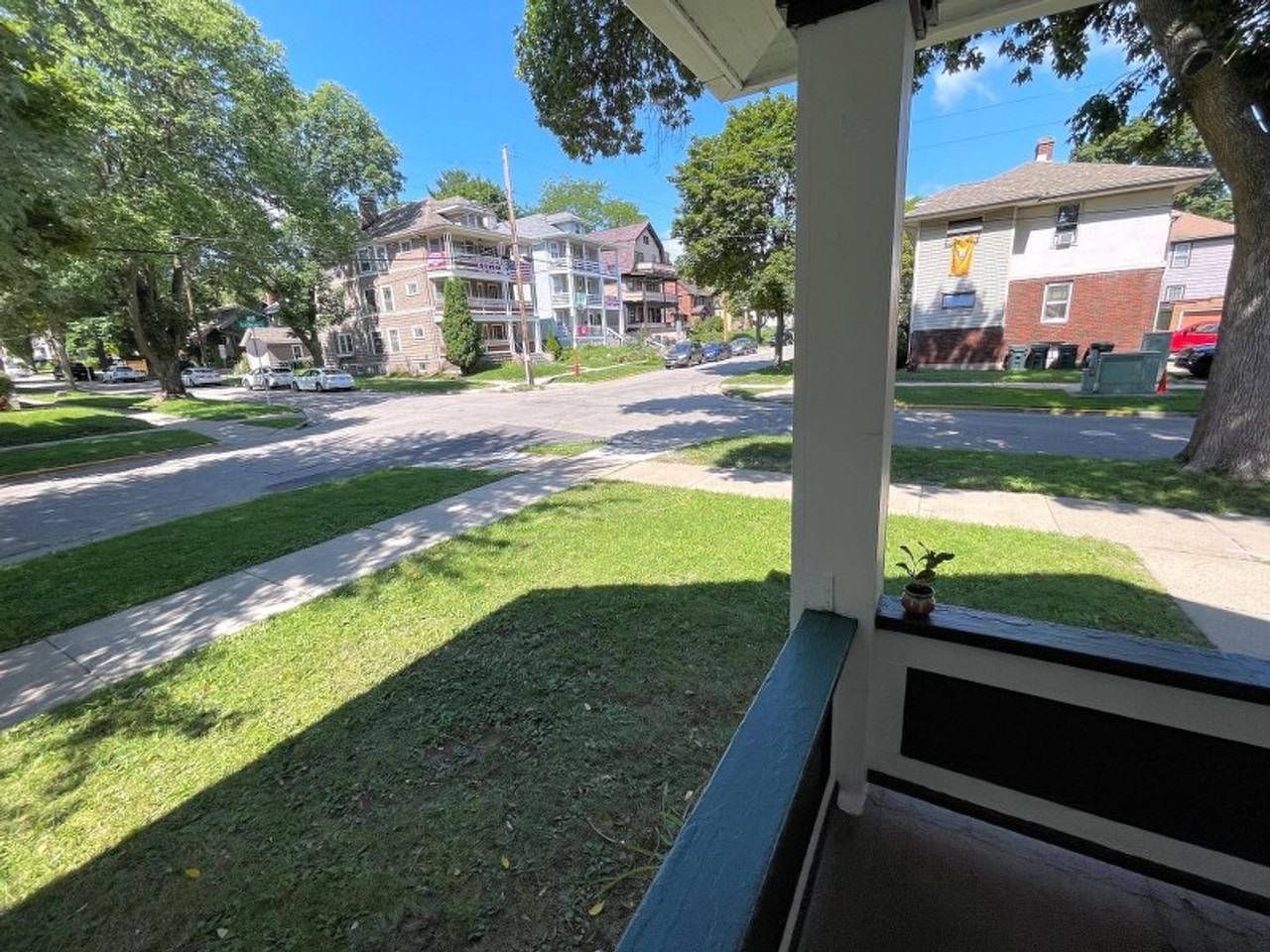 1617 Chadbourne Ave - Photo 5 of 50