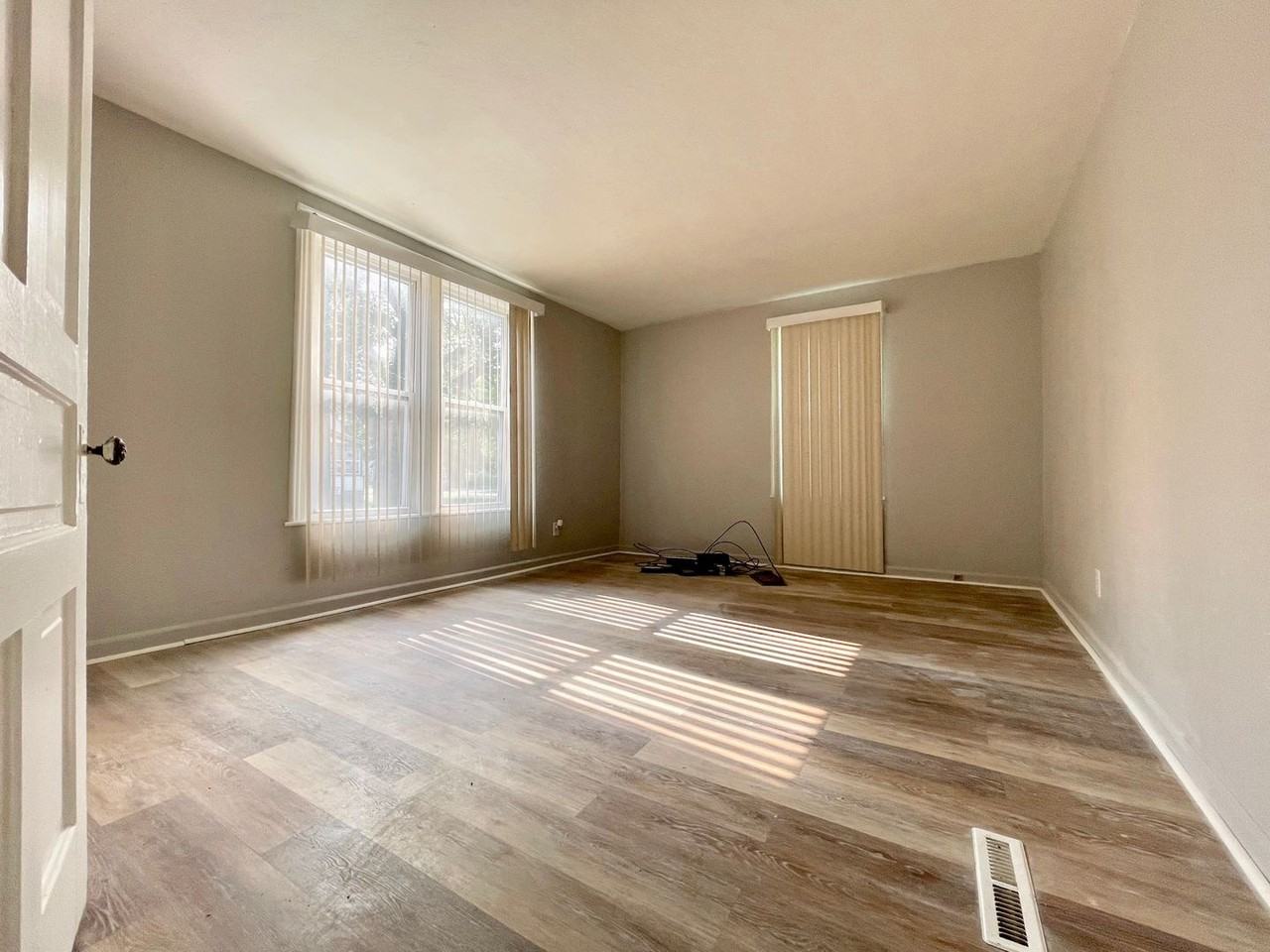 1651 Smith St - Photo 2 of 12