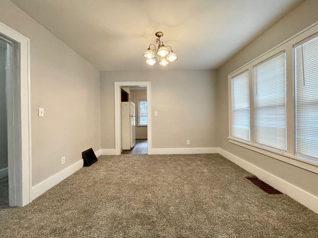 1069 Mclaughlin Avenue - Photo 4 of 15