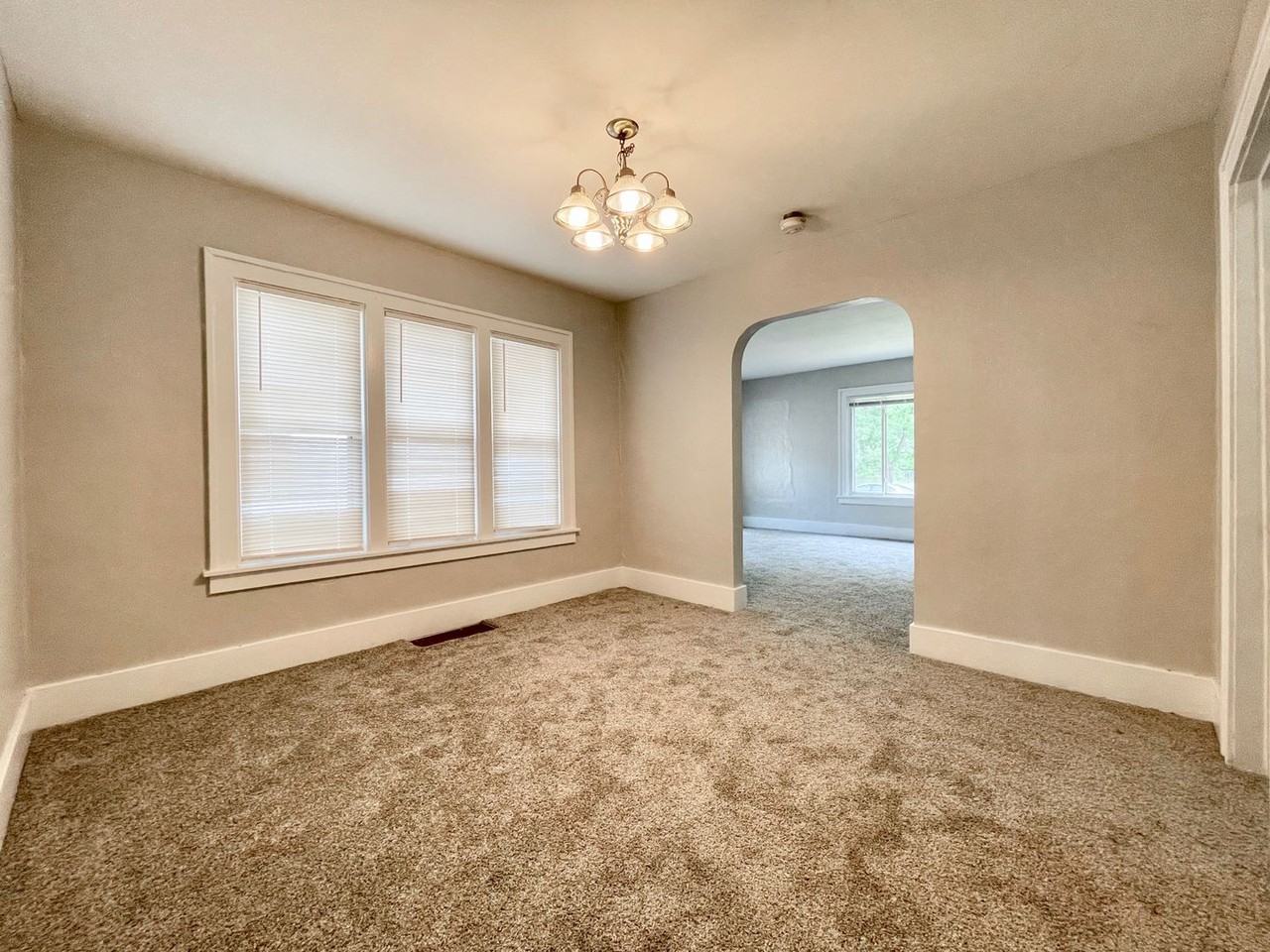 1069 Mclaughlin Avenue - Photo 5 of 15