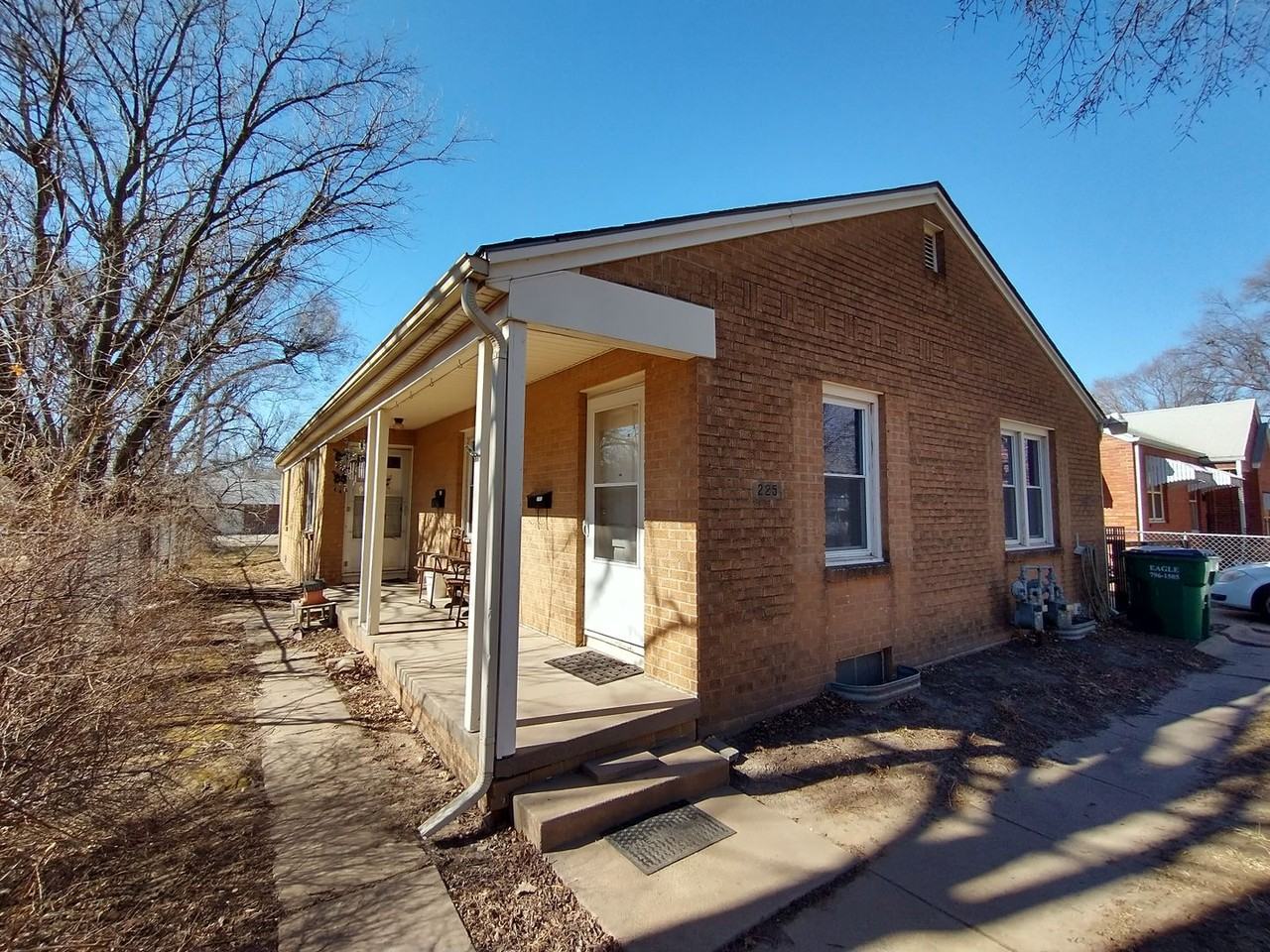 223-225 S Custer - Photo 2 of 16