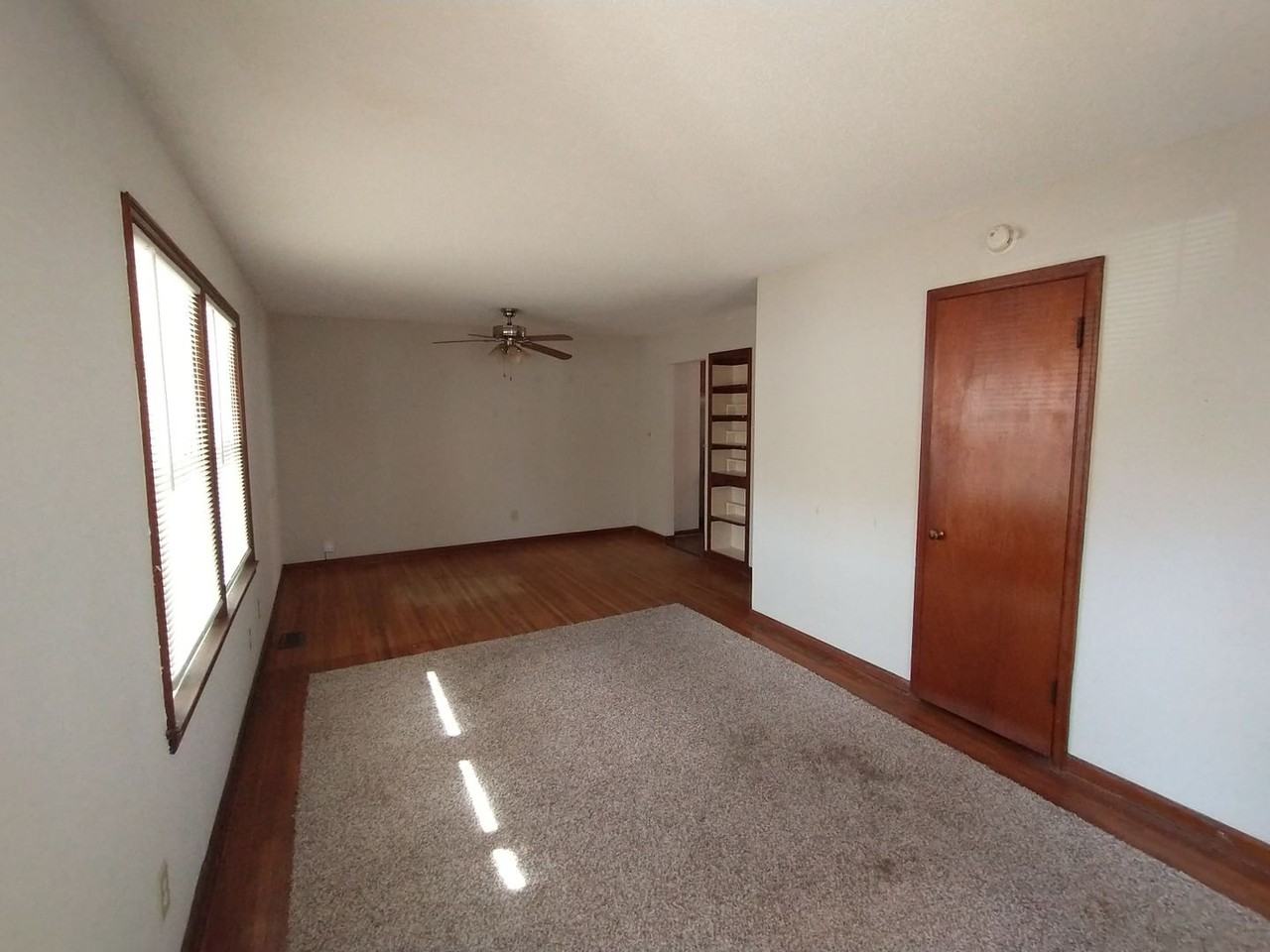 223-225 S Custer - Photo 3 of 16