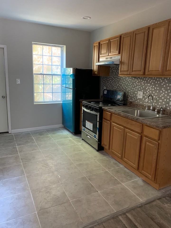 6114 Belfield Ave - Photo 5 of 9