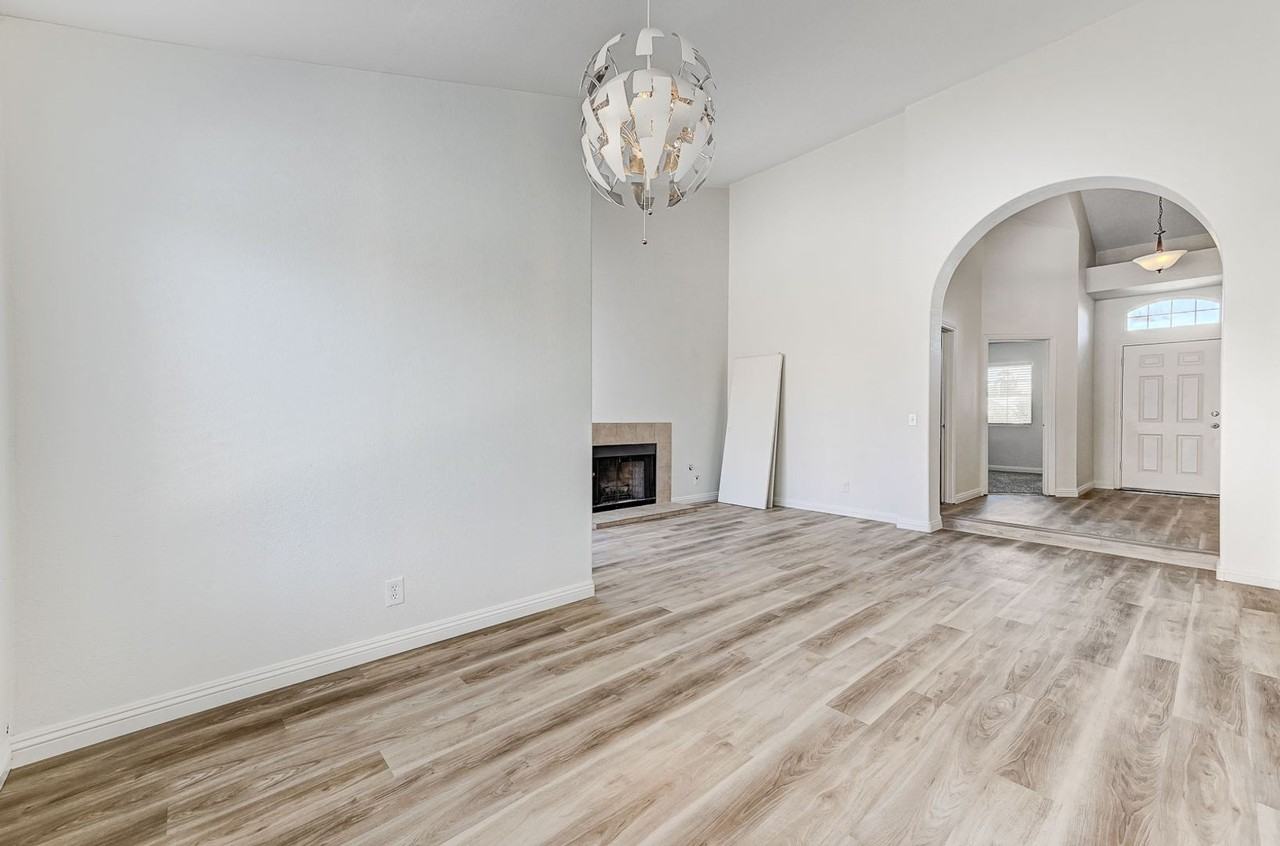 201 Surrey St - Photo 5 of 26