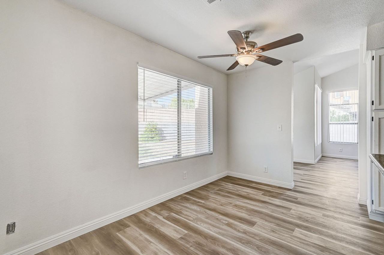 201 Surrey St - Photo 7 of 26