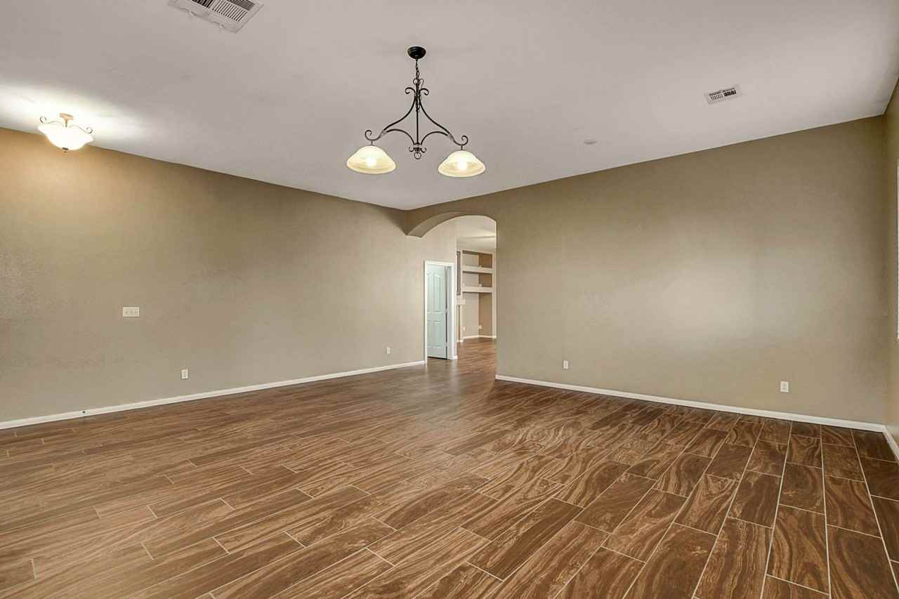 8312 Fritzen Ave - Photo 5 of 46