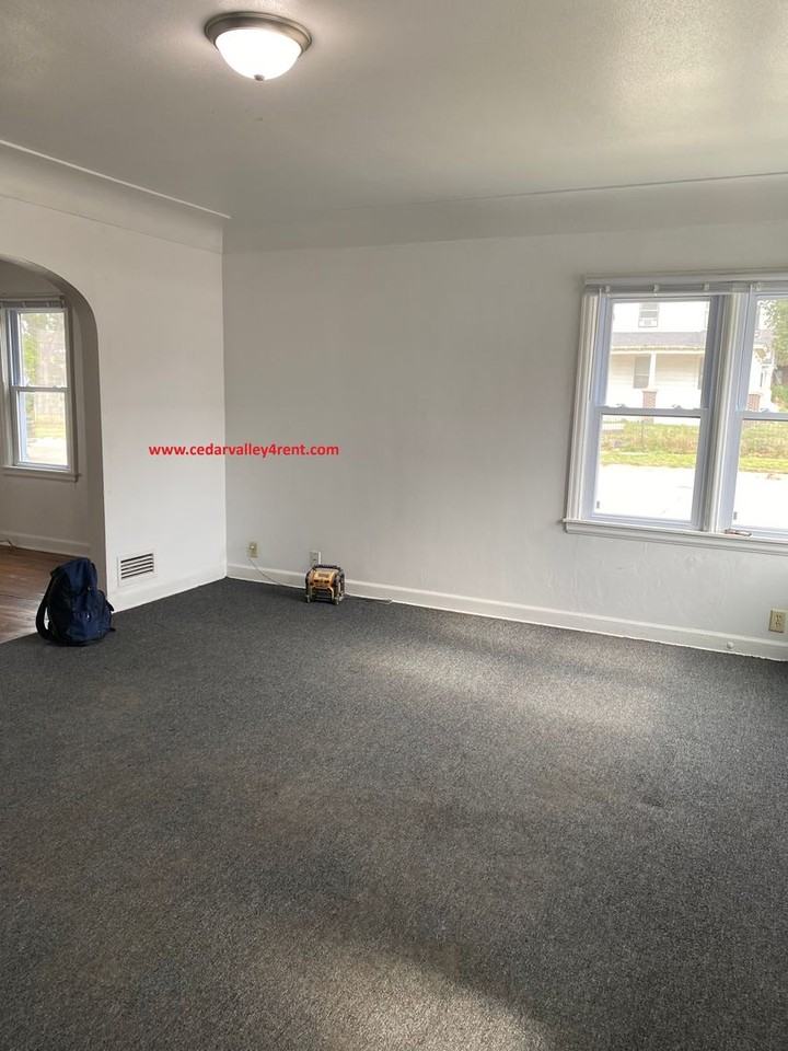 727 Randolph St - Photo 2 of 9