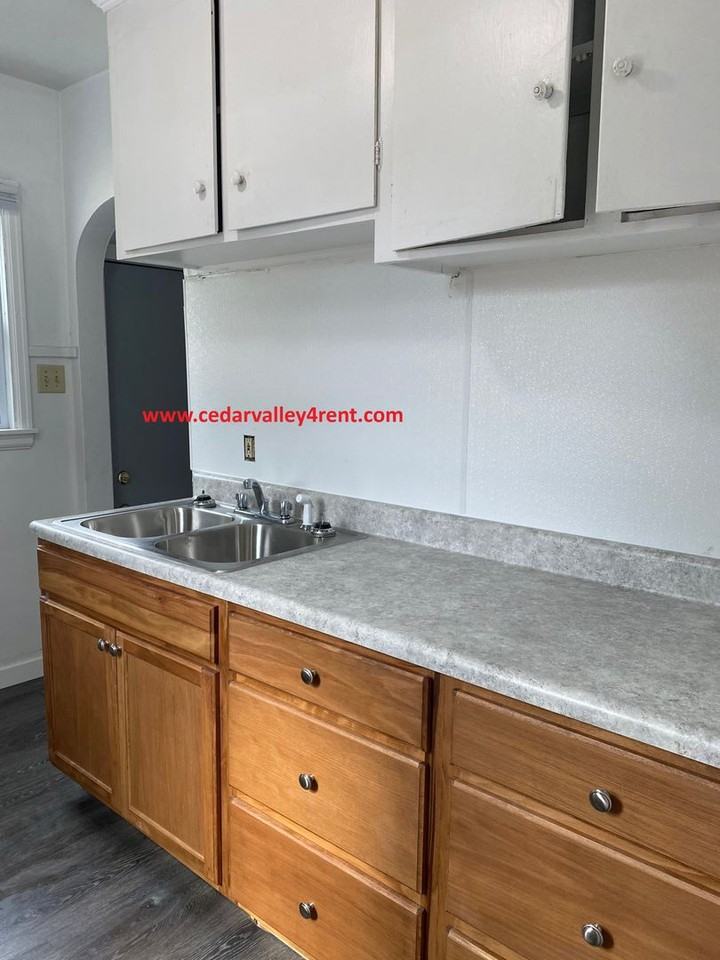 727 Randolph St - Photo 4 of 9