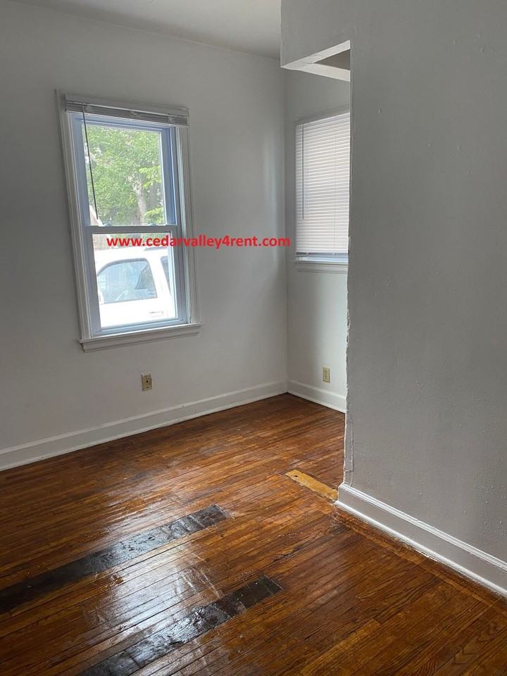 727 Randolph St - Photo 5 of 9