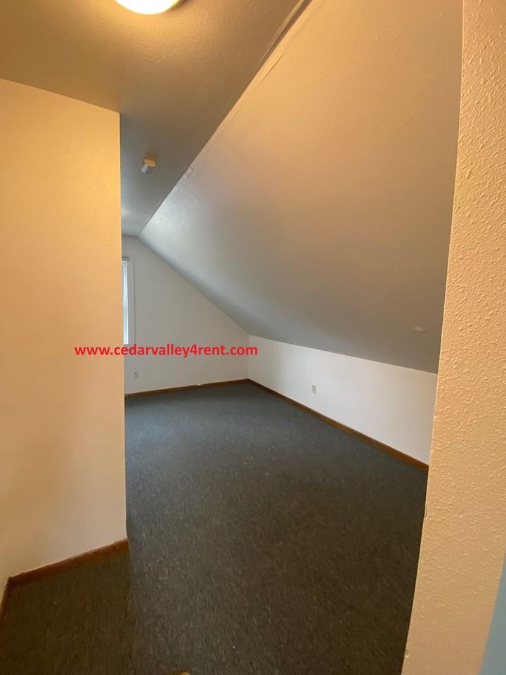 727 Randolph St - Photo 6 of 9