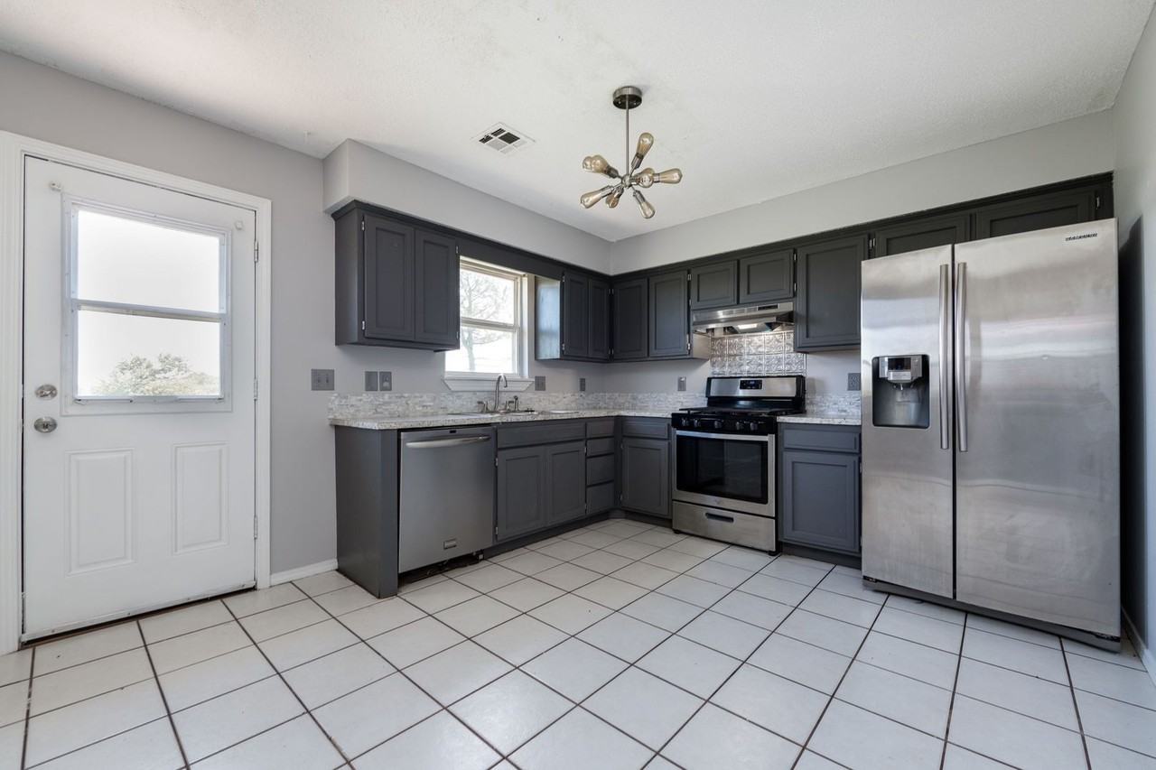 428 Southland St - Photo 3 of 12