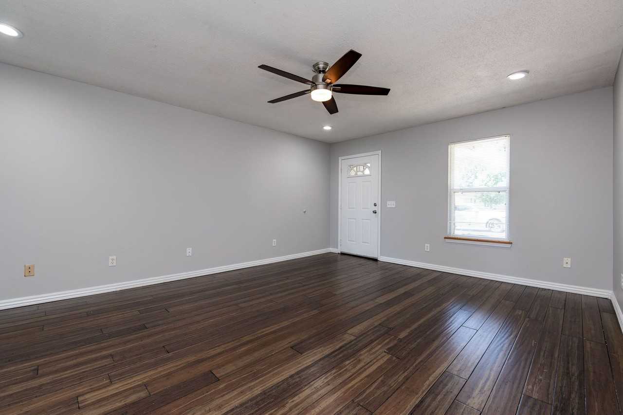 428 Southland St - Photo 6 of 12
