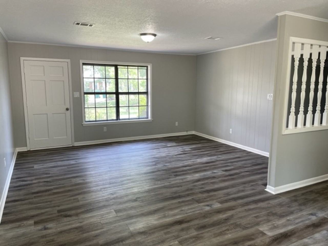 3627 Lansdowne Dr - Photo 2 of 13