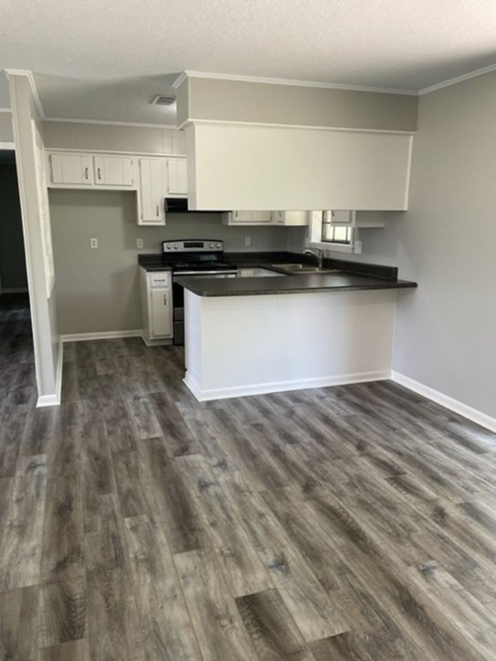 3627 Lansdowne Dr - Photo 3 of 13