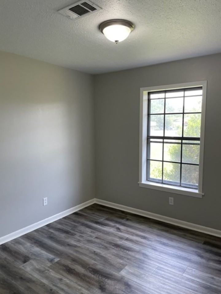 3627 Lansdowne Dr - Photo 7 of 13