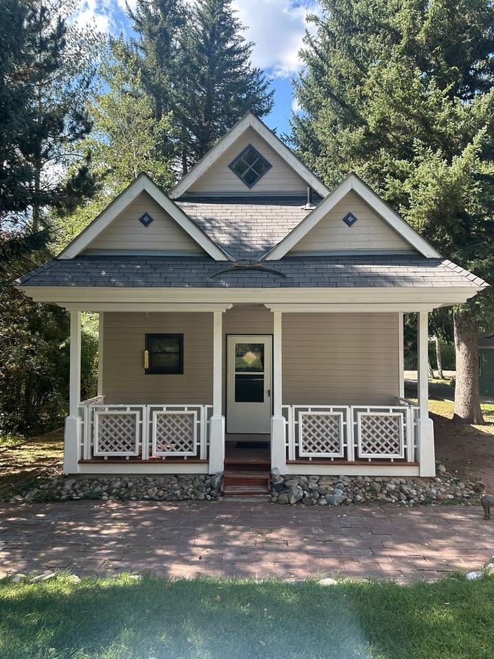 582 Redstone Blvd - Photo 2 of 11