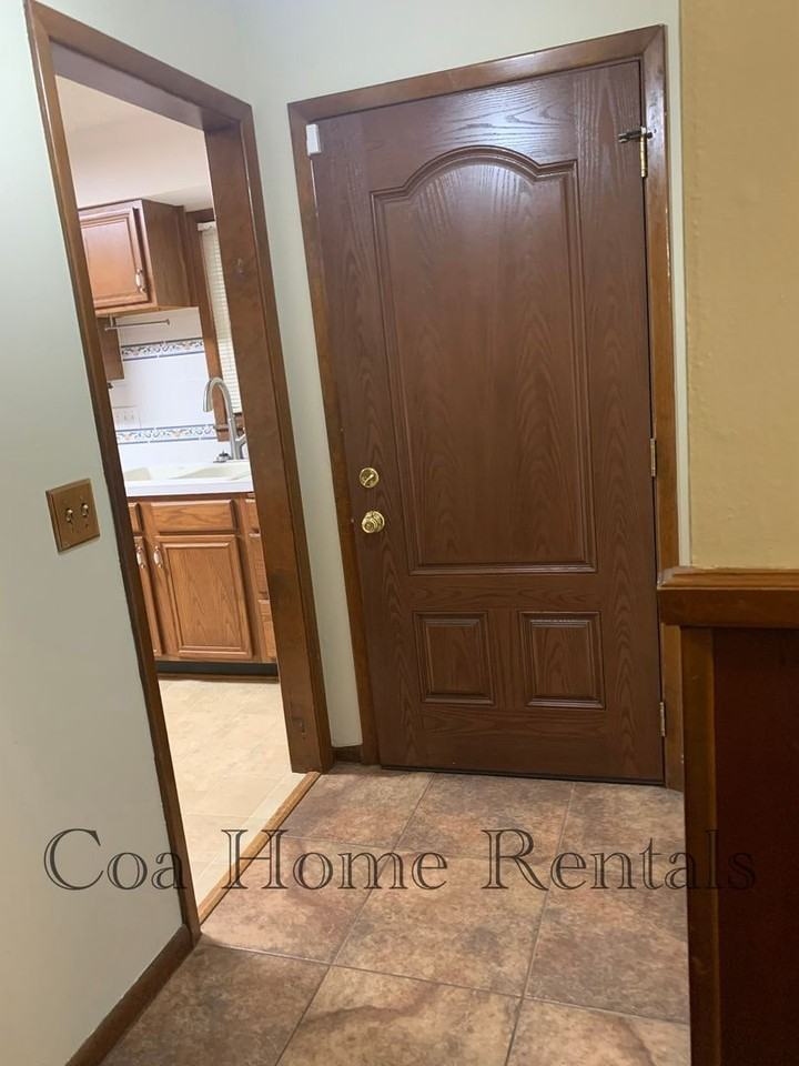 2421 N Perry Ave - Photo 3 of 13