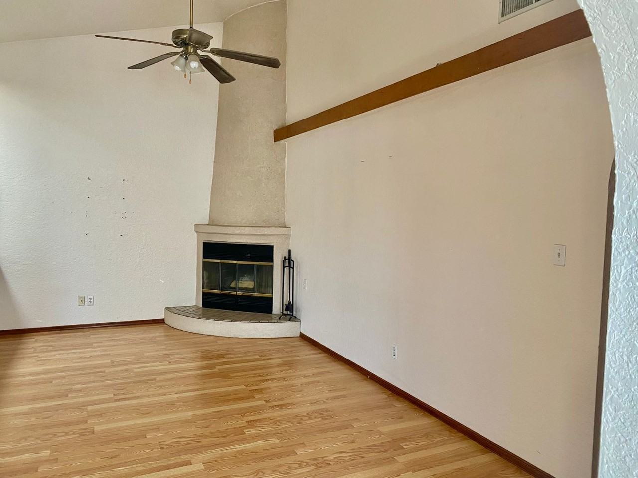 2032 Camelot Dr - Photo 3 of 13