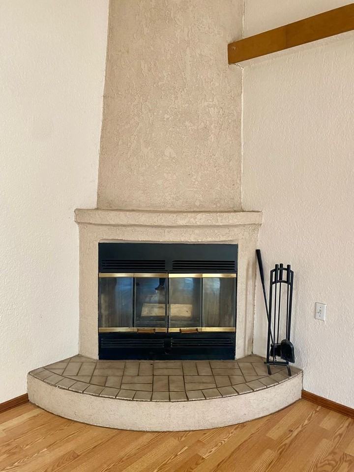 2032 Camelot Dr - Photo 4 of 13