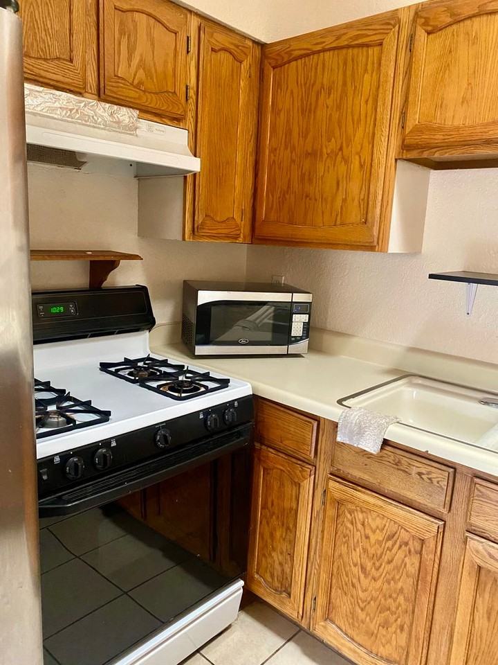 2032 Camelot Dr - Photo 6 of 13