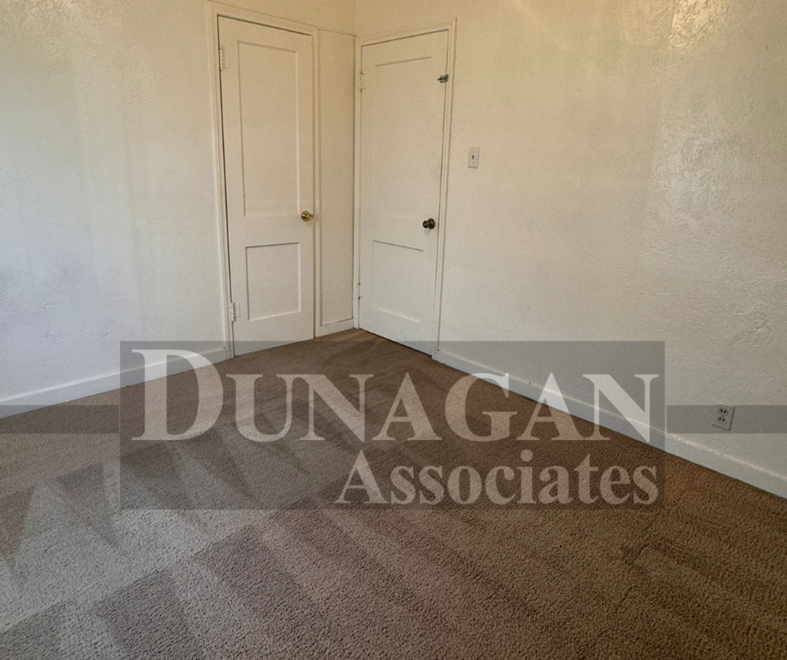 405 S Walnut St - Photo 4 of 6