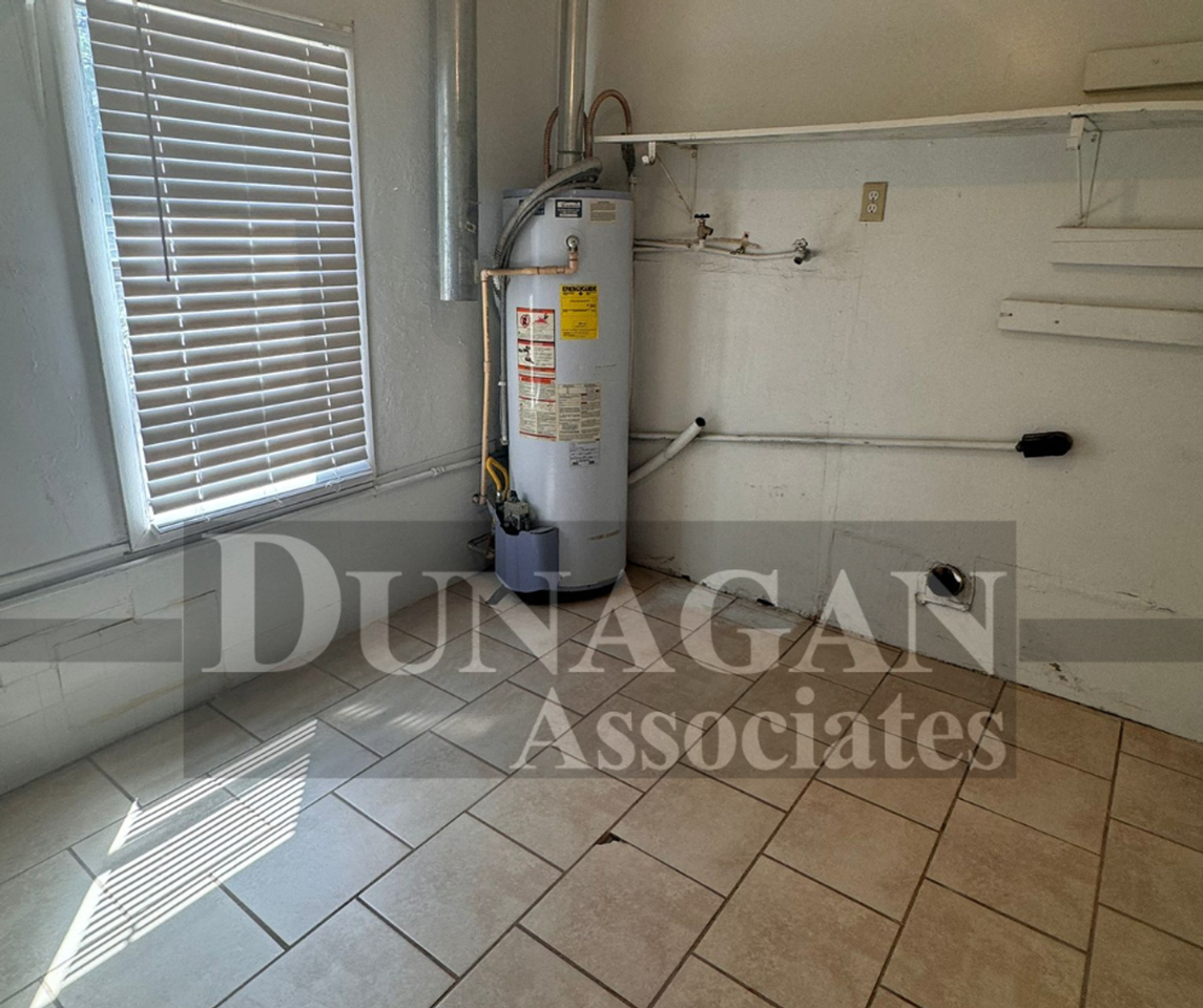 405 S Walnut St - Photo 6 of 6