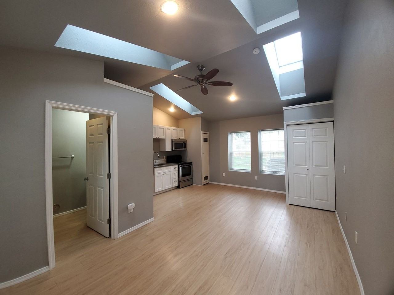 111 E Homestead Ave - Photo 2 of 5
