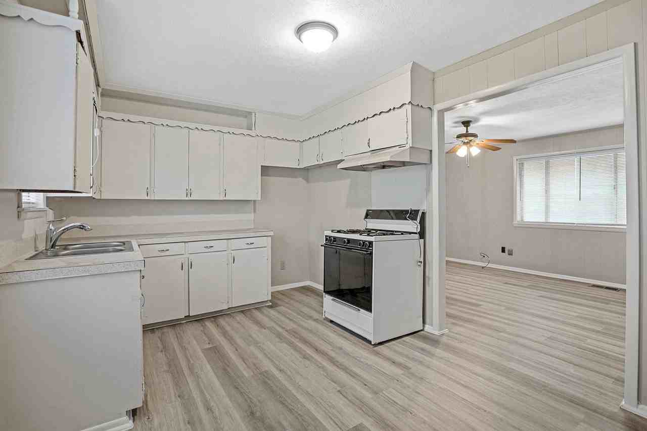 303 Davis St - Photo 5 of 14