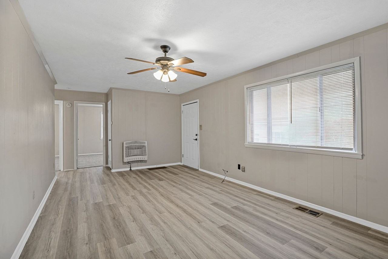 303 Davis St - Photo 7 of 14
