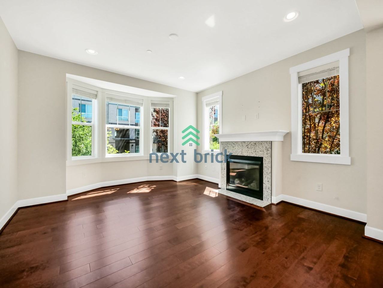 1053 10th Ave Ne - Photo 3 of 29