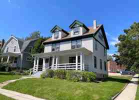 featured image of 1702 Madison St