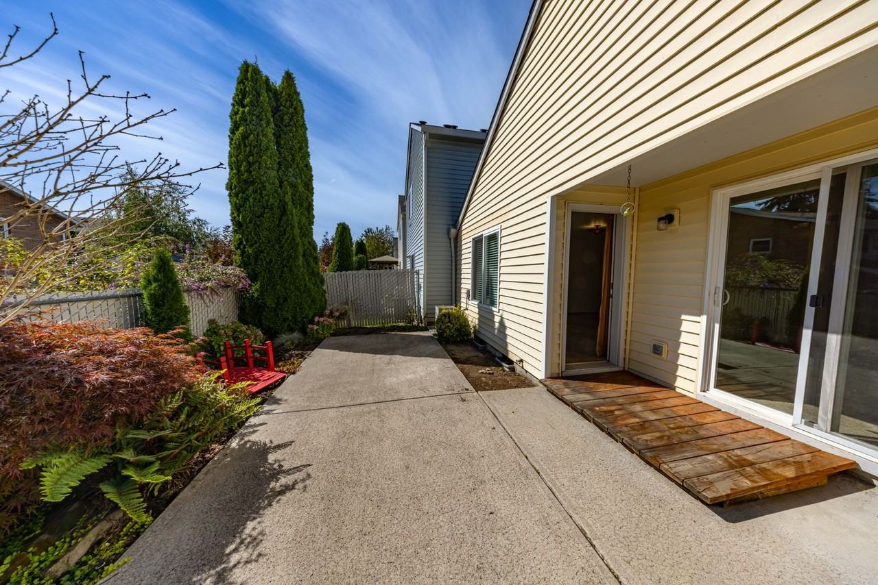 11703 Ne 32nd St - Photo 3 of 18