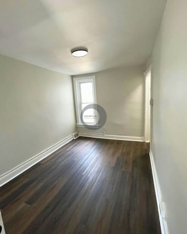 669 Clinton St - Photo 3 of 7