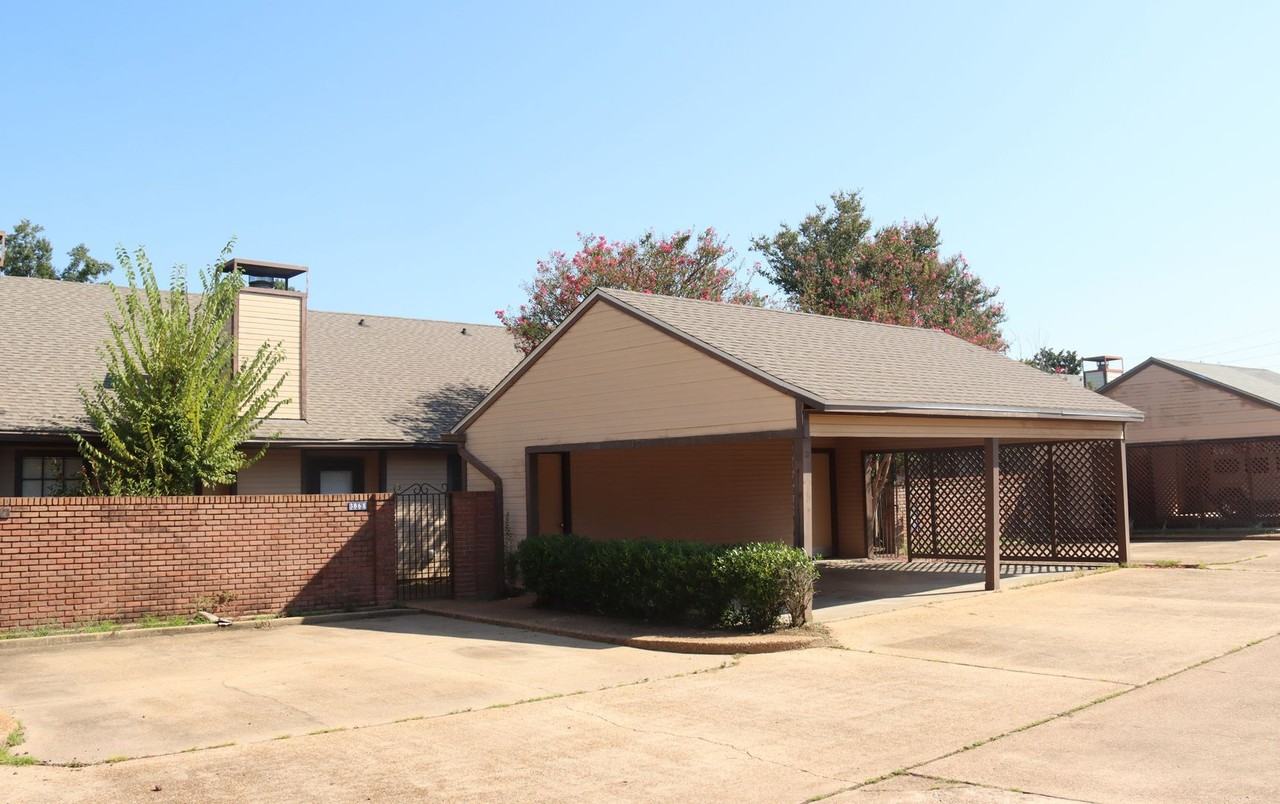 386 Windermere Blvd - Photo 2 of 13