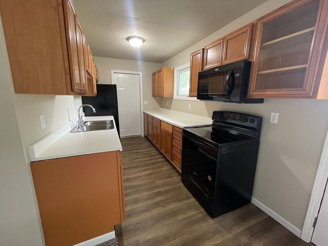 209 N 14th Ave - Photo 2 of 14