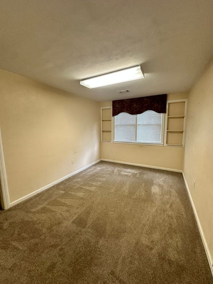 604 W Liberty St - Photo 2 of 11