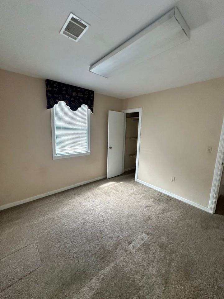 604 W Liberty St - Photo 3 of 11