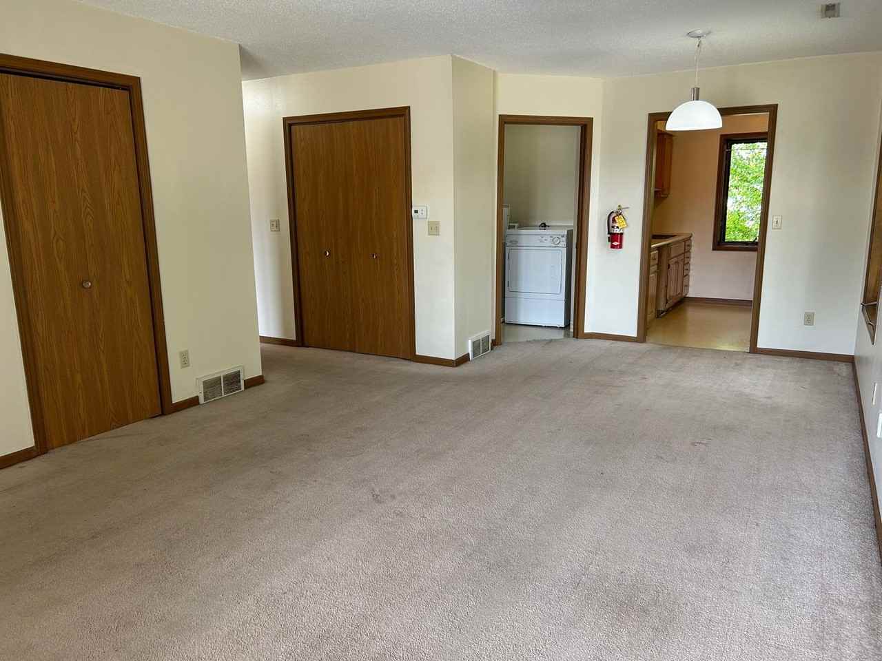 1309 E Ave Ne - Photo 2 of 8