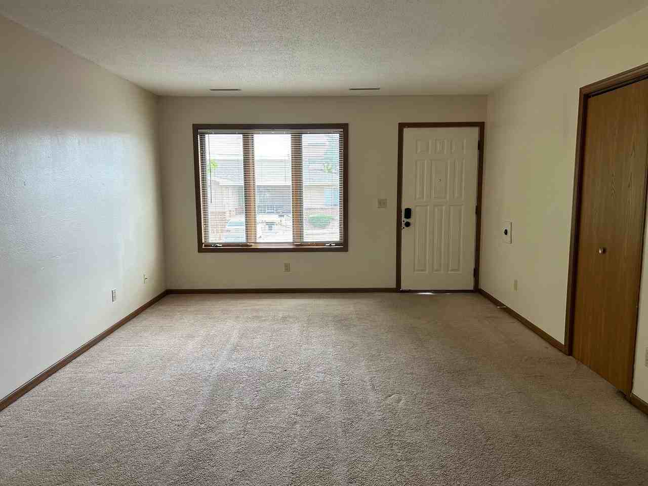 1309 E Ave Ne - Photo 3 of 8