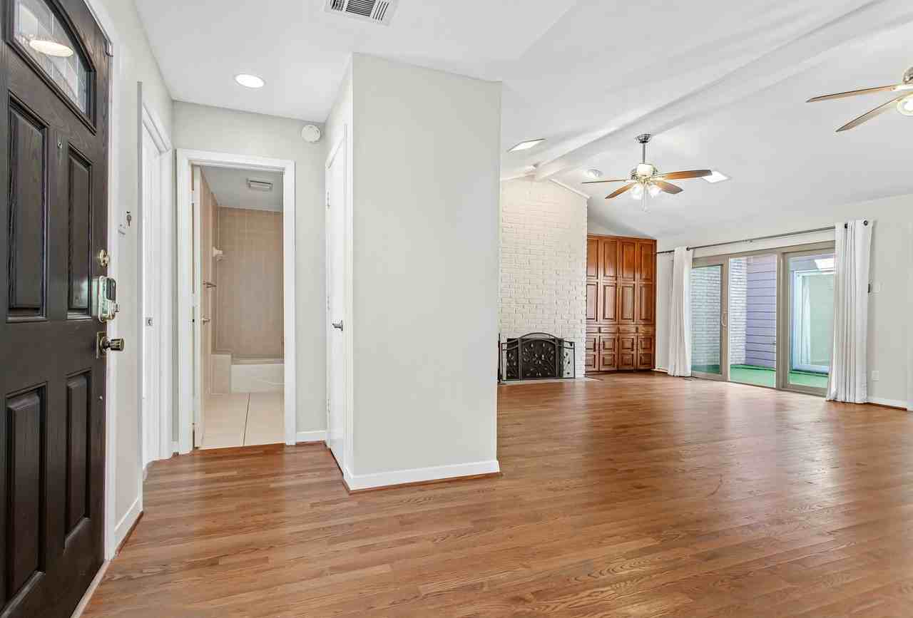 6807 Anglebluff Cir - Photo 3 of 28