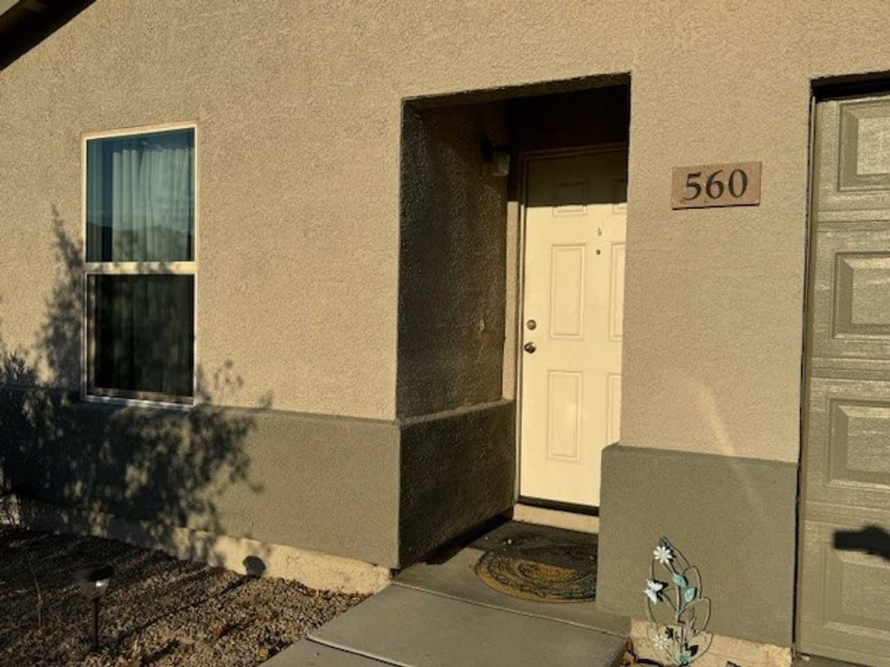 560 Holly St - Photo 2 of 38