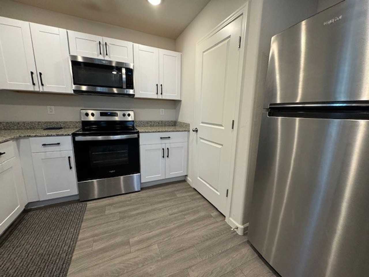 560 Holly St - Photo 6 of 38