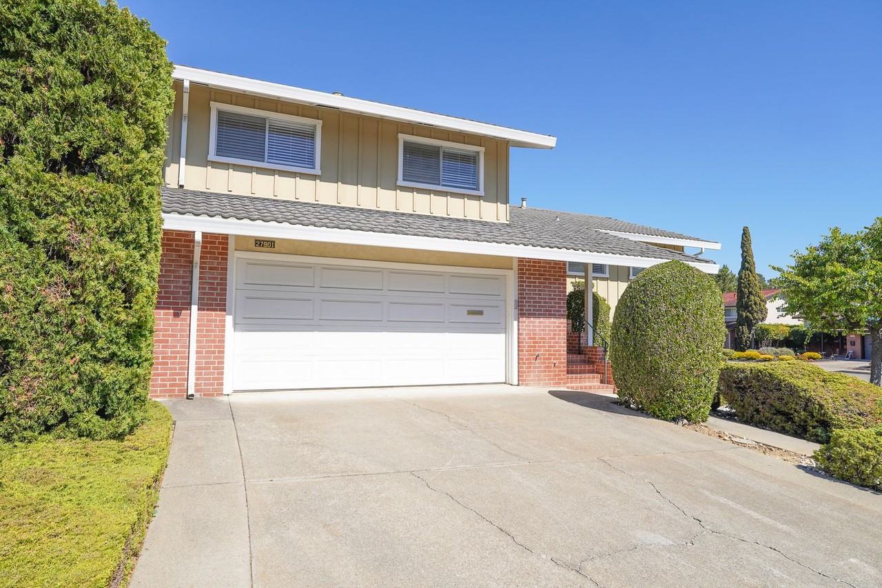 27901 Edgecliff Way - Photo 2 of 29