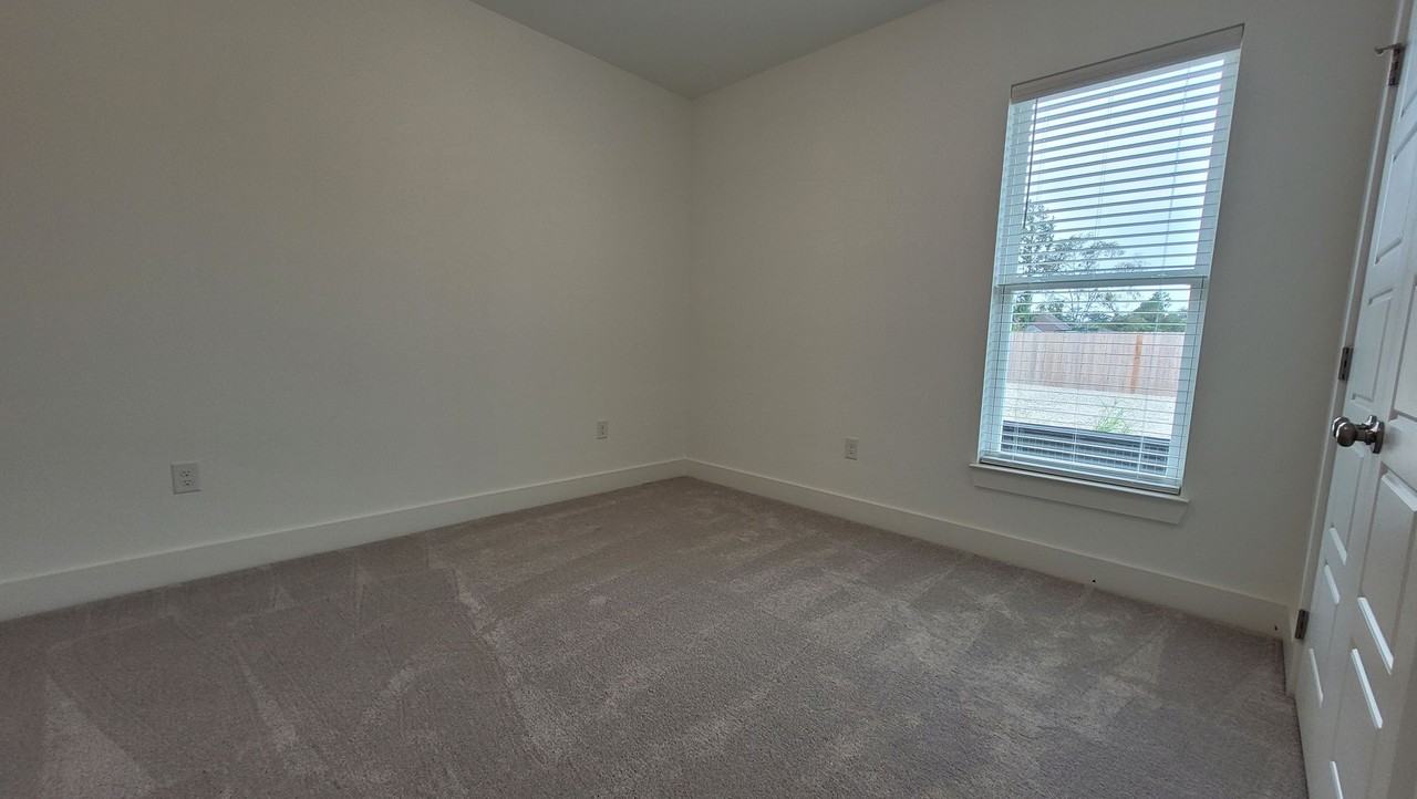 7024 Garden Hill Dr - Photo 4 of 11