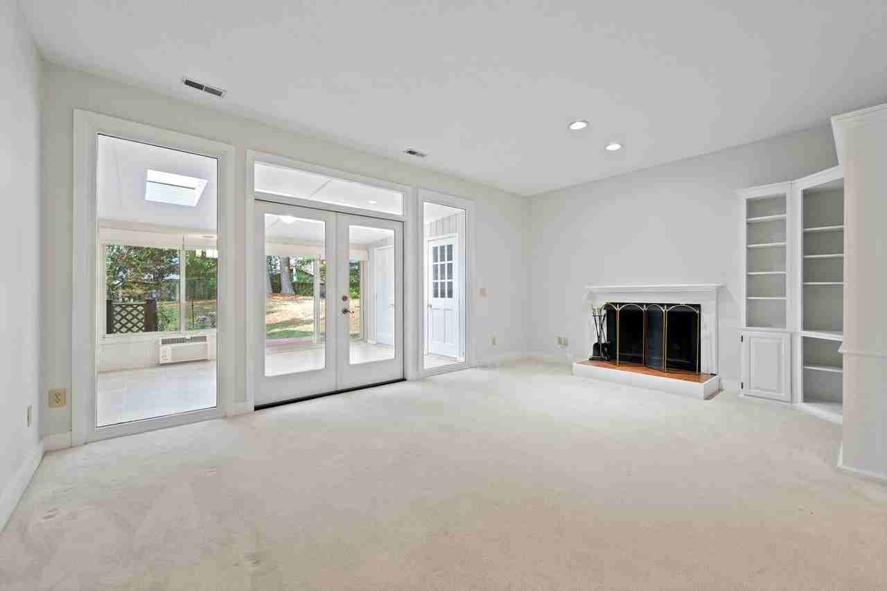 1 Weybridge Pl - Photo 2 of 18