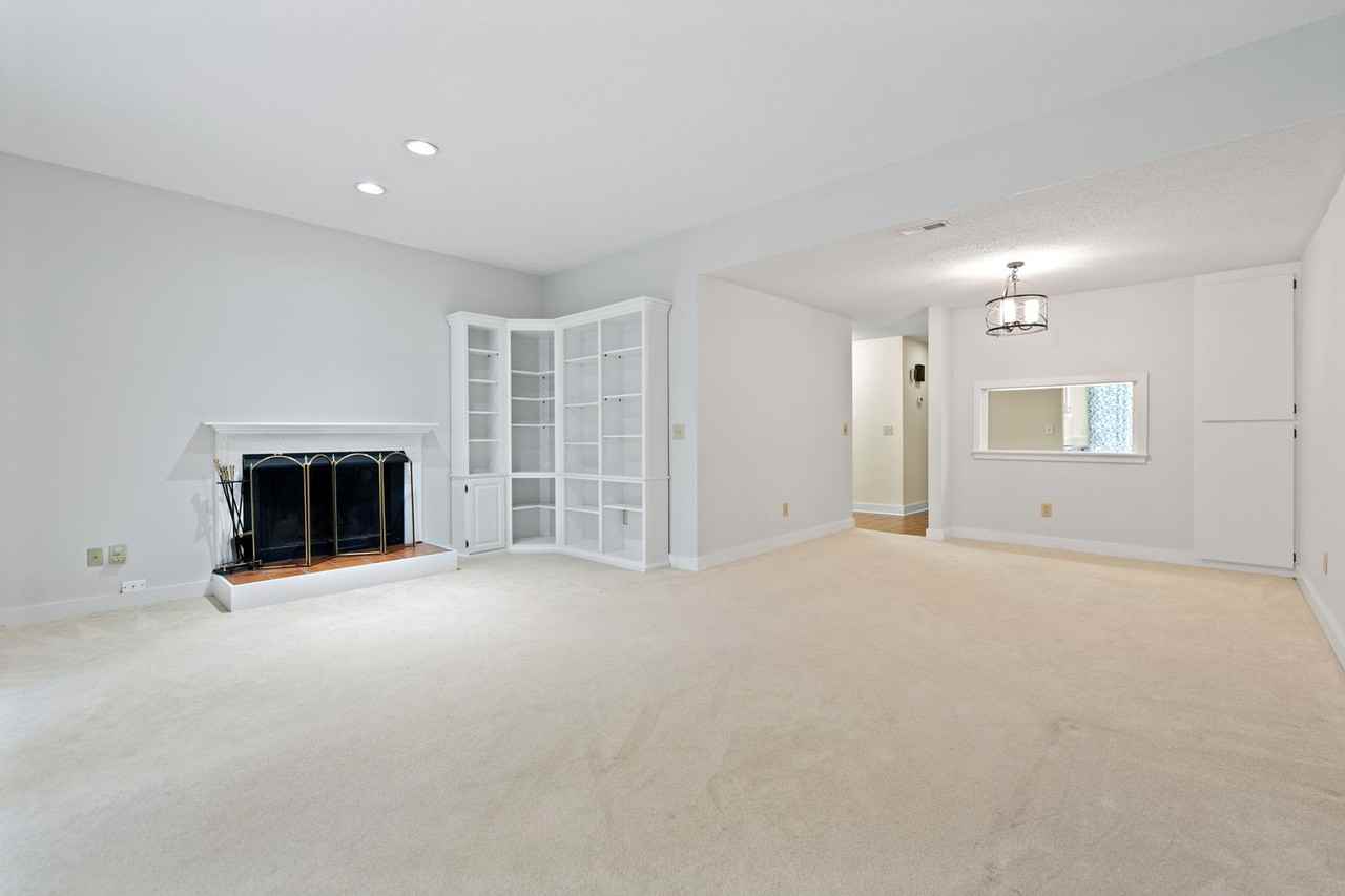 1 Weybridge Pl - Photo 6 of 18