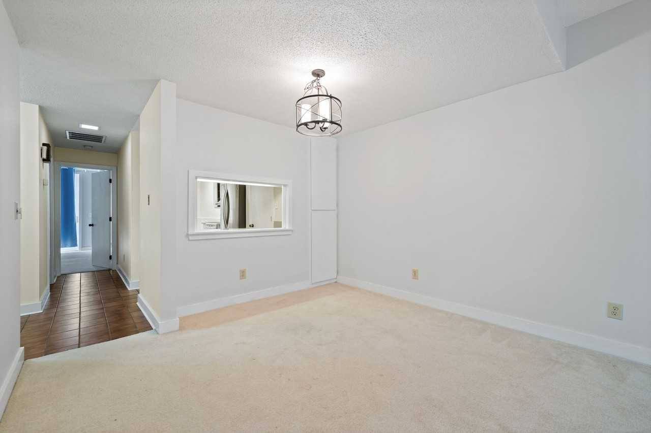 1 Weybridge Pl - Photo 7 of 18