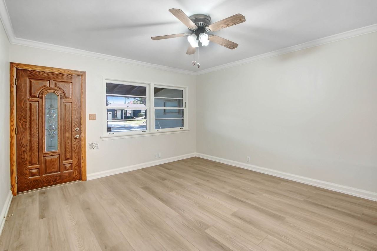 1112 N Kenwood St - Photo 3 of 15
